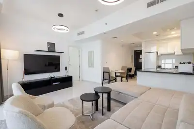 Image de StayShort - 1 Bed in Jvc Sleeps 4 with City Views!