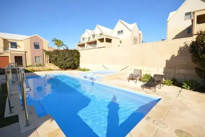 Image de Discover Your Dream Oasis in Mandurah!