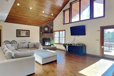 Image de Bear Foot Cove | Private Dock, Hot Tub, Fire Pit