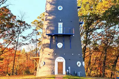 Image de The Grand Landmark: 5-Story Historic Windmill Retreat