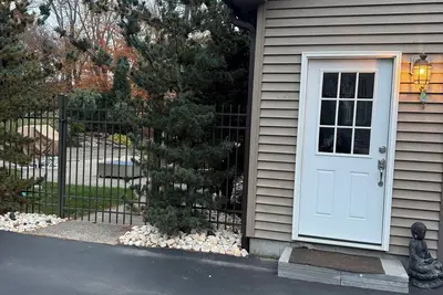 Image de Charming 2-bedroom apartment in wonderful Lincoln with heat and Ac.