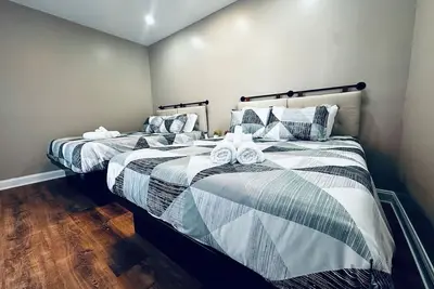 Image de *Riverview*Walk to Falls*Newly Renovated*1st floor