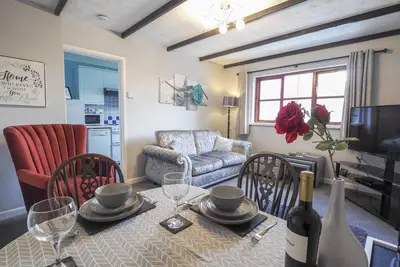 Image de Romantic Cottage for Two, Hot Tub, Private Garden. Dog Friendly, Seasonal Heated Outdoor Pool.