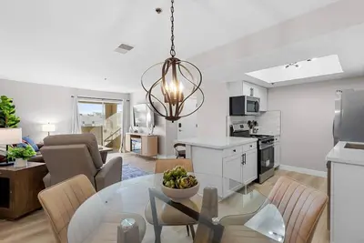 Image de Modern Las Vegas Condo Near Strip w/ Pool & Gym and free parking No Resort Fees