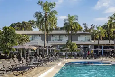 Image de Garden-Facing 2-Fancy Units w/ Pool and Sauna Stay Near Shops & Dining