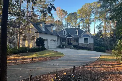 Image de Lakefront Retreat for Masters week 2026\nSleeps12\nBoat use with separate contract