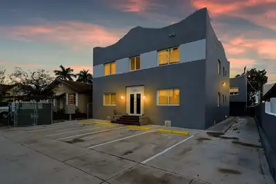 Image de ° Charming   3br 2Bth Apt Enjoy the 8th Street °