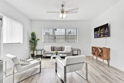 Image de Stylish Apartment 5 Min to Design District