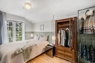 Image de Arctic Hilltop Lodge – Historic Swiss-Style Home