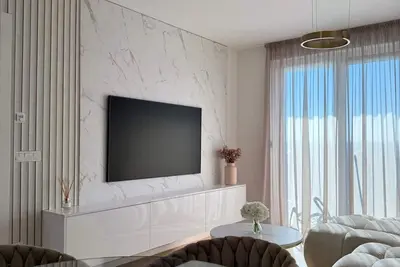 Image de Golden Ivy – luxury, light and elegance.