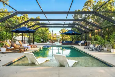 Image de Modern Bradenton Retreat l 3 Kings, Pool, Game Room, Fire Pit-Near Ami & Img