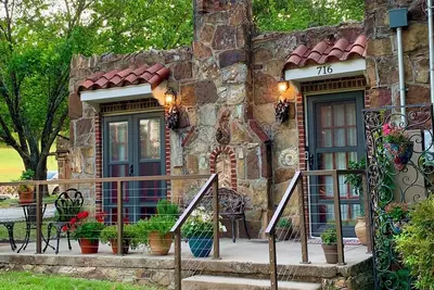 Image de Cozy Cottage in Historic District