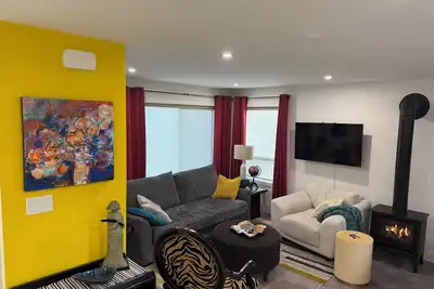 Image de Art Houz Penticton: Colour, Creativity and Comfort in the\nOkanagan Valley