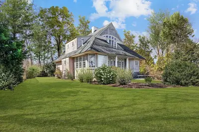 Image de Luxurious Coastal Getaway with Two Master Suites