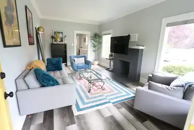 Image de Charming 2-bedroom Bungalow with A/C in N. Seattle - Greenlake. Near Light Rail