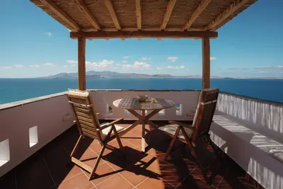 Image de Naxian Sky Villa • Aegean Sunset Hilltop Bliss with Jacuzzi / Hot Tub