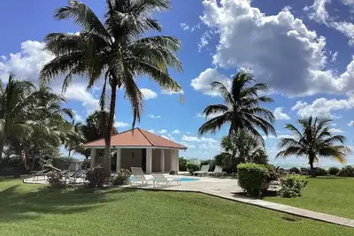 Image de Bahamas Oceanfront Oasis 3 bed/3 bath private pool in gated complex on the ocean