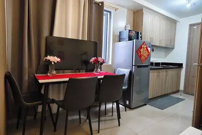 Image de Charming 1-bedroom condo in wonderful Pasay City with Ac