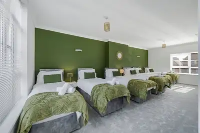 Image de Turret Lane Haven | Home for 9 with Parking for 2