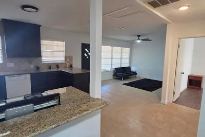 Image de Charming 2-bedroom house in fabulous Austin 10 min to Dt