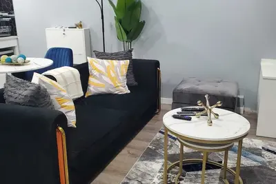 Image de ⭐ Modern Suite · Sleek, Cozy & Serene · Lrt, Shops & Entertainment All Nearby