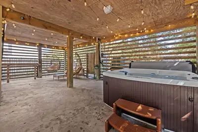 Image de Mins to Beach, Hot Tub, Projector, Shuffleboard