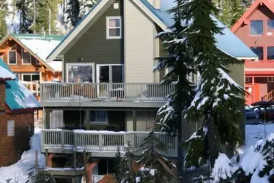 Image de Chateau Cona - Slopeside, hot-tub and Sauna!