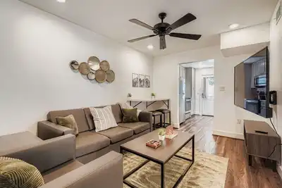 Image de Rice Village 4br Getaway – Walk to Shops