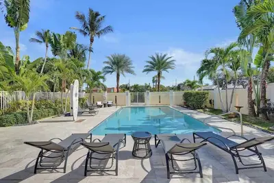 Image de Poolside 1br Retreat w/ Kitchen in Lake Worth