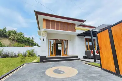 Karuna Villa with Garden