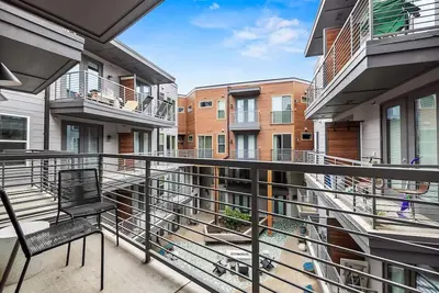 Image de 3 Units | Family Stay w/ Kitchen | Steps to Convention Center & Events