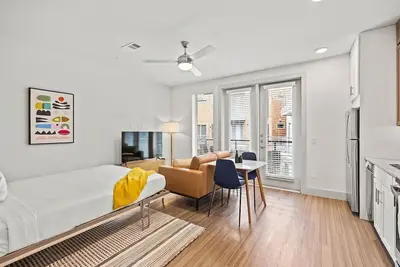 Image de 4 Units | Perfect for Extended Stay | Sleek Apartment Near Iconic Spots & Dining