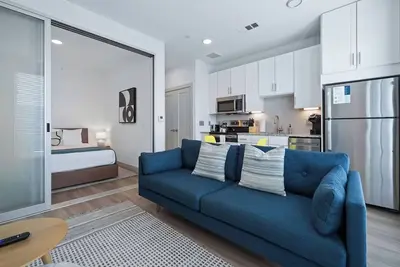 Image de 2 Units | Sleek Haven Near Austin’s Capitol & South Congress Dining & Shops