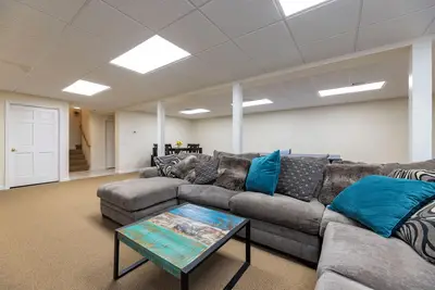 Image de Walk to Misquamicut, Ri Beaches from this 4br Home