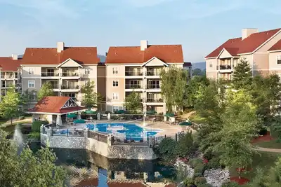 Image de 2-bed/bath Resort comforts, close proximity to shows, Silver Dollar City & more!