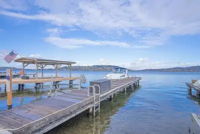 Image de Waterfront Blue Haven w/ Dock, Garden & Lake Views