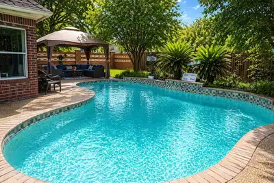 Image de Luxurious 6-bedroom house with pool, grand piano and massage chair in Houston
