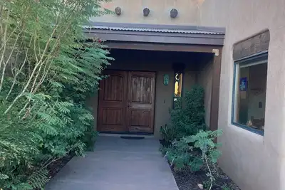 Image de Desert Oasis Near the City