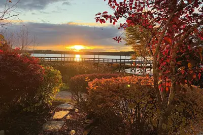 Image de Cozy unit with waterviews + amazing sunsets! Book now for Gardens Aglow!