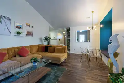 Image de Stylish Durham Retreat • 3br, Private Backyard • Near Nccu, Duke & Downtown