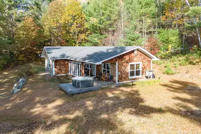 Image de Bear Island Retreat | Waterfront Cottage with Hot Tub / Entire cottage waterview