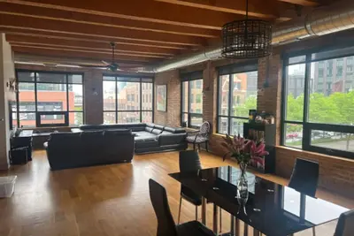 Image de Huge West Loop 3br Penthouse Loft on Randolph with Rooftop and Garage Parking!