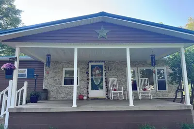 Image de Cozy lodge with Hot Tub in Pa Wilds - Weedville