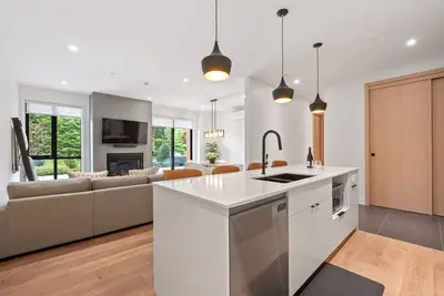 Image de Brand New - Luxury Condo on Mountain with Free Shuttle, 200m to ski slopes