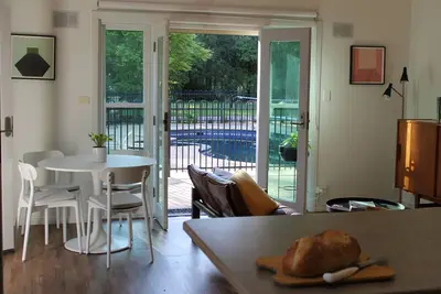 Image de Huckleberry Adelaide Hills - midcentury magic in a peaceful bush setting