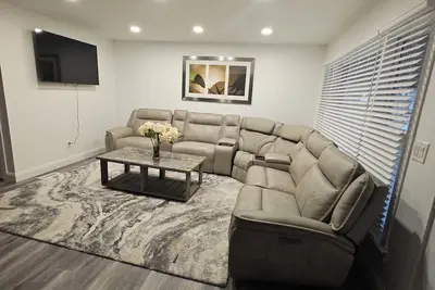 Image de Telle Estate - A stylish & fully renovated 4-bedroom home away from home.