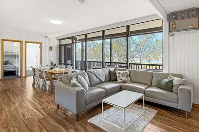 Image de Lakefront Palms - Lakefront living, pet friendly home