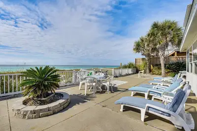Image de Steps to Sand! Pcb Haven w/ Furnished Outdoor Area