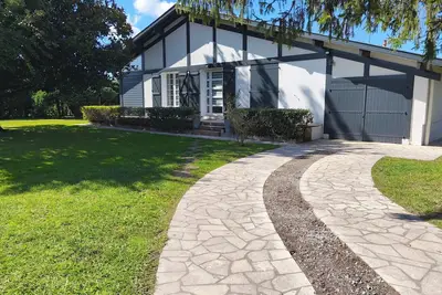 Image de Villa Les Magnolias pouvant accueillir 6 personnes, au calme avec piscine