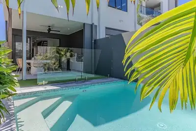 Image de 3-Bed Beach Retreat · Pool · 1 min walk to sand